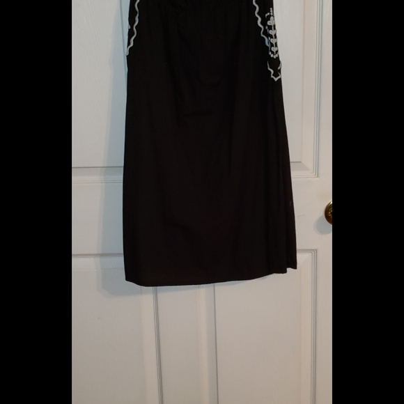 Dress - Picture 7 of 8